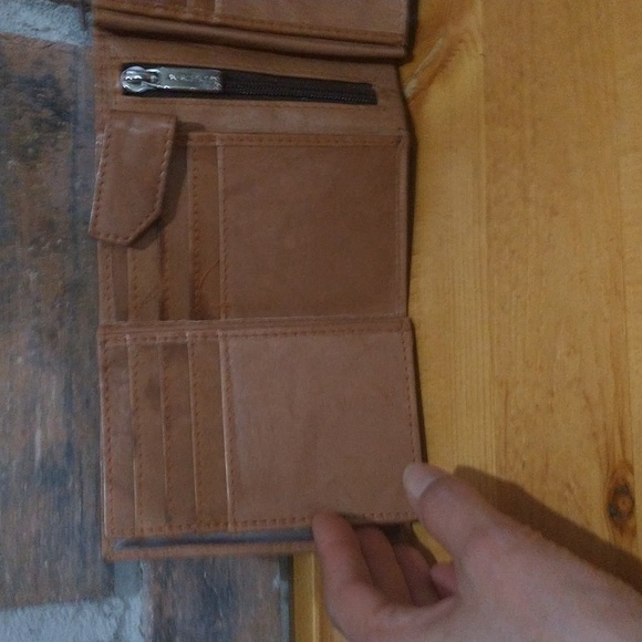brown leather Ashlin wallet - Picture 6 of 10